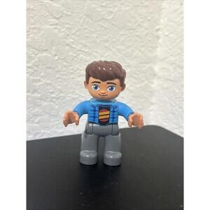 Lego Duplo Figure Man brown hair rectangle eyes blue brown hair blue shirt